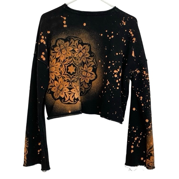 Alala Cropped Sweatshirt Womens Size Small Pullover Mandala Stencil Black Orange - Picture 2 of 12